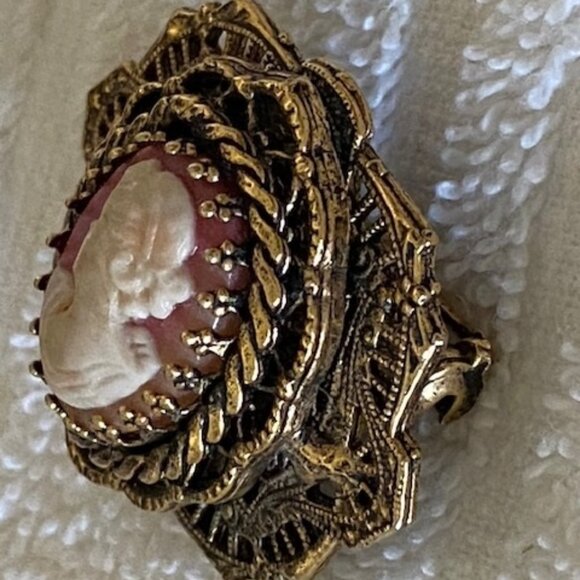 Vintage SHELL CAMEO Victorian BROOCH ~ 3-layer ANTIQUED GOLD FILIGREE Setting - Picture 7 of 8